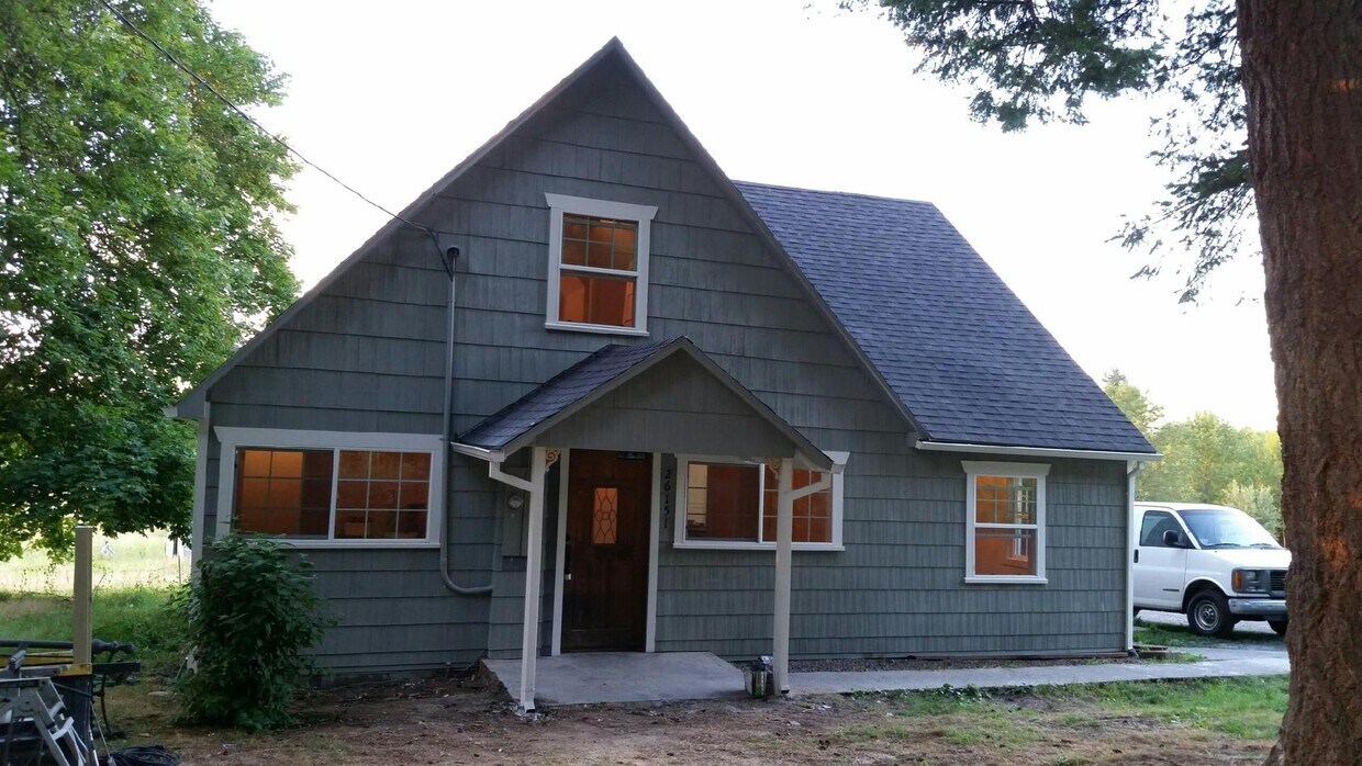 Foto principal - Farmhouse on Acreage (Shop!)