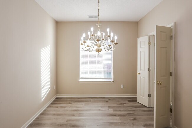 Foto del edificio - 1129 Red Fern Cir E