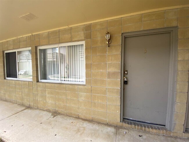 Building Photo - 658 Liberty St