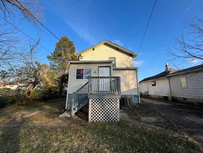 Foto del edificio - 729 Crestmore Ave