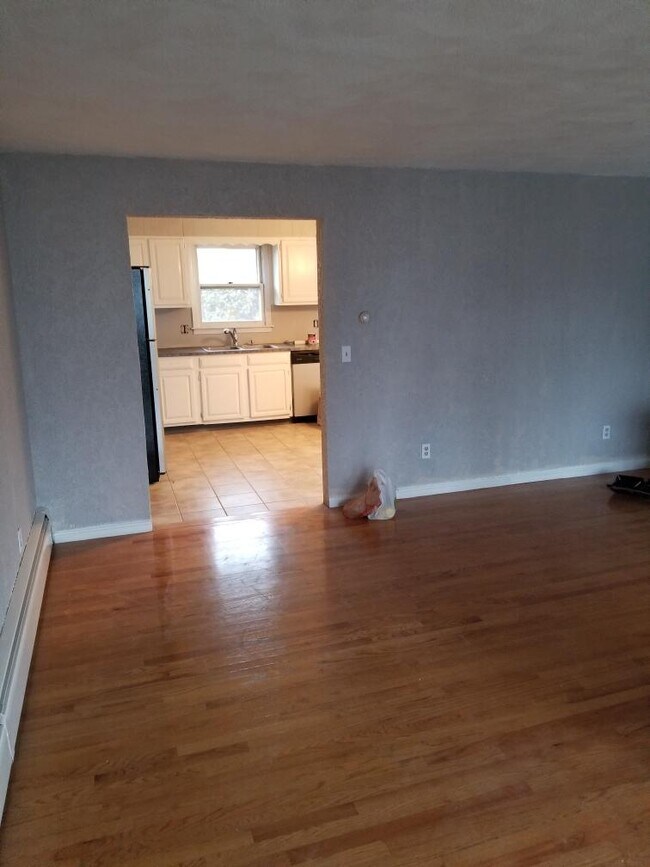 Building Photo - 83 Phenix Ave