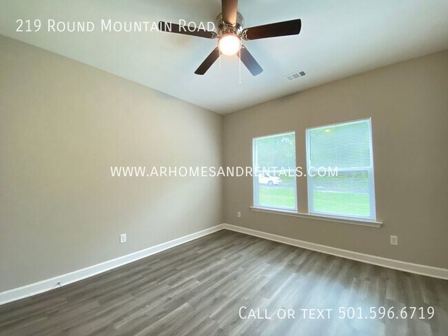 Building Photo - 219 Round Mountain Road | $1995 | 4 beds, ...