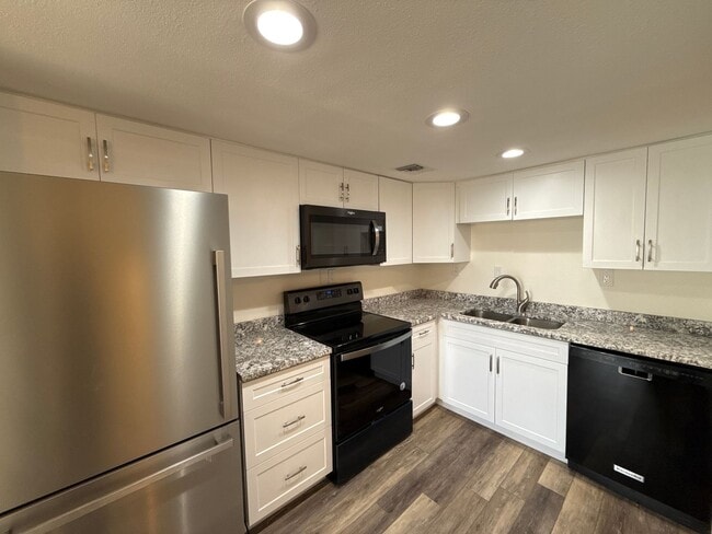 Building Photo - 1131 Tapadero Dr