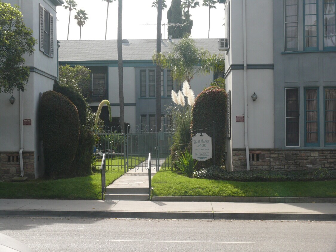 Foto del edificio - 5400 Franklin Ave