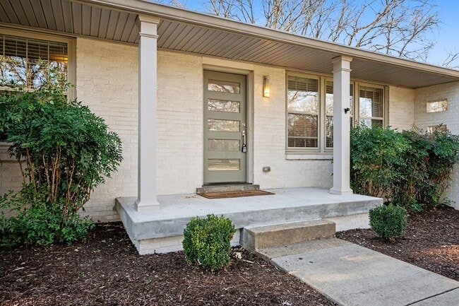 Building Photo - Green Hills Charm