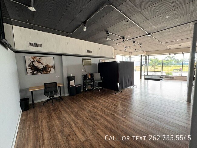 Building Photo - Retail Storefront Available for Lease in P...