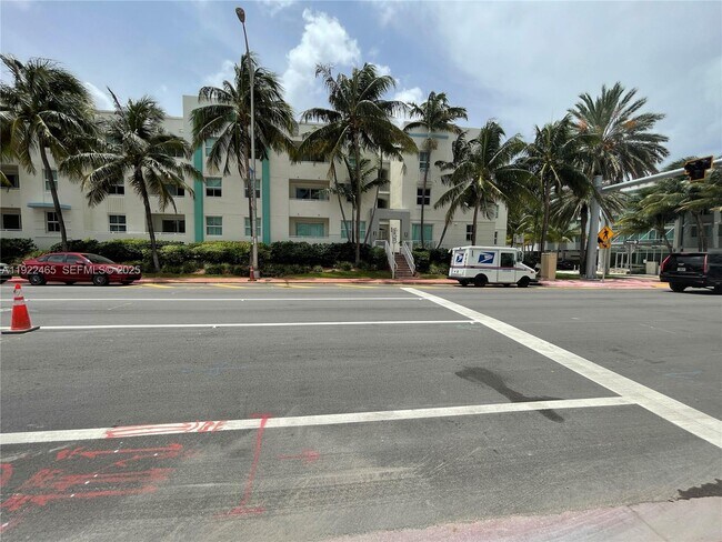 Foto del edificio - 9172 Collins Ave