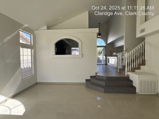 Building Photo - Tri-Level Home with Pool & Spa in Henderso...