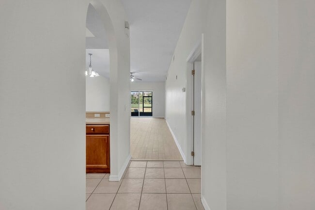 Building Photo - Golf Community Condo