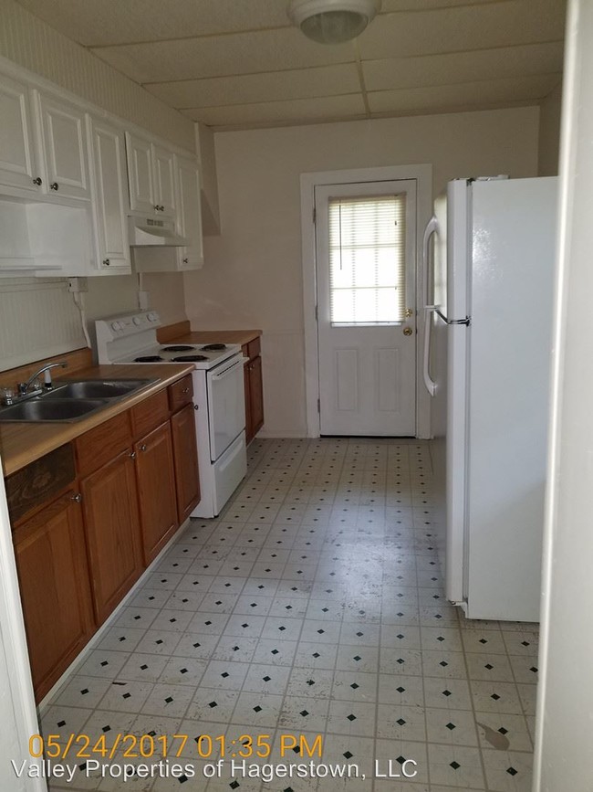 Building Photo - 3 br, 1 bath House - 43 Randolph Ave