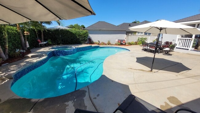 Building Photo - Coming Soon! 3 Bed 1.5 Bath House with Pool!