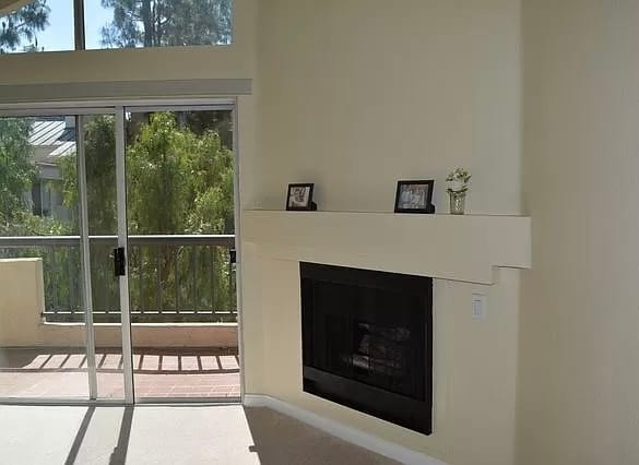 Living Room - 5540 Owensmouth Ave