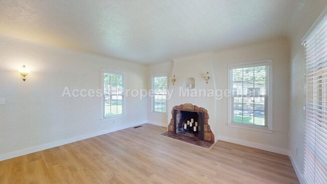 Building Photo - 1200 Sycamore St