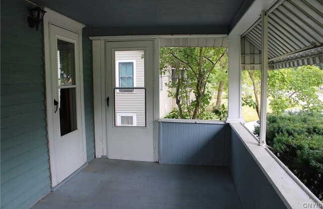 Building Photo - 104 Lynhurst Ave