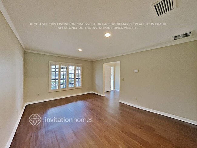 Building Photo - 622 S Sweetwater Blvd