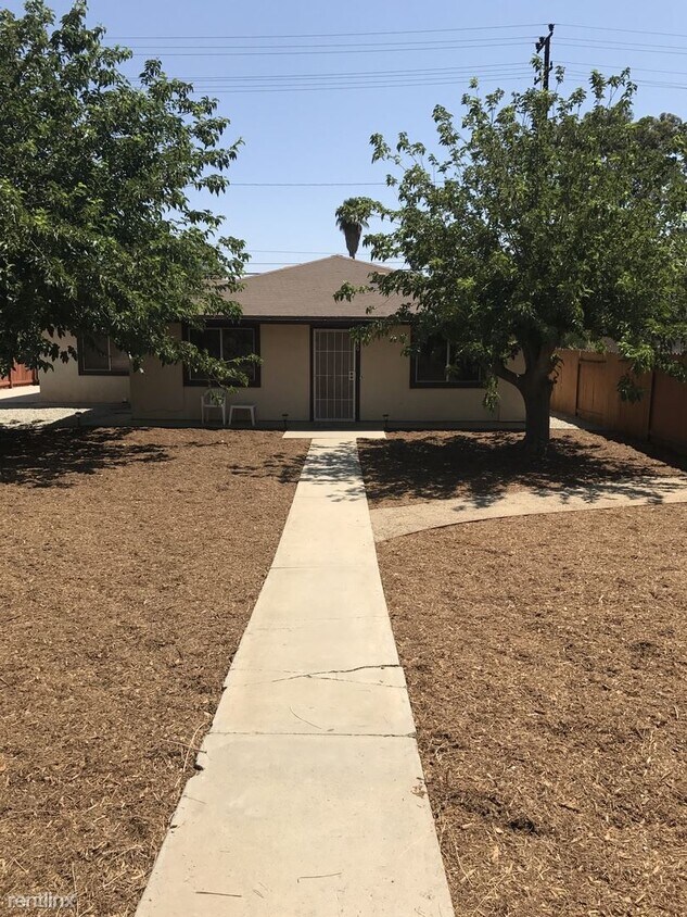 Primary Photo - 3 br, 2 bath House - 680 Lake St.