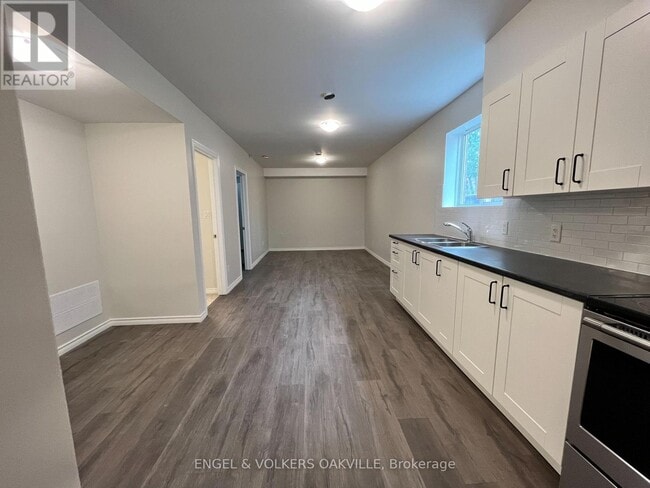 Building Photo - 30 Porritt St