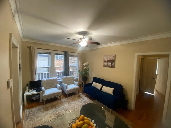 Foto del edificio - 3811 N Western Ave