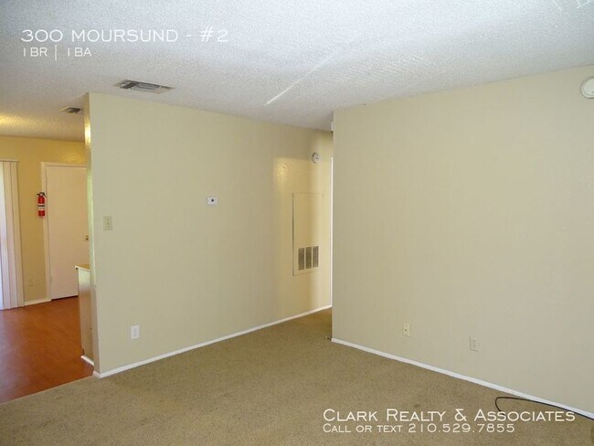 Foto del edificio - 300 Moursund Blvd. #2, San Antonio, TX. 78221