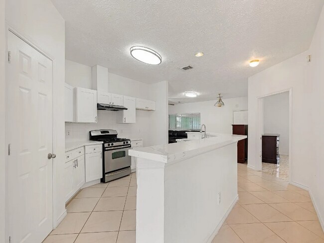 Foto del edificio - 13530 Carruth Ln