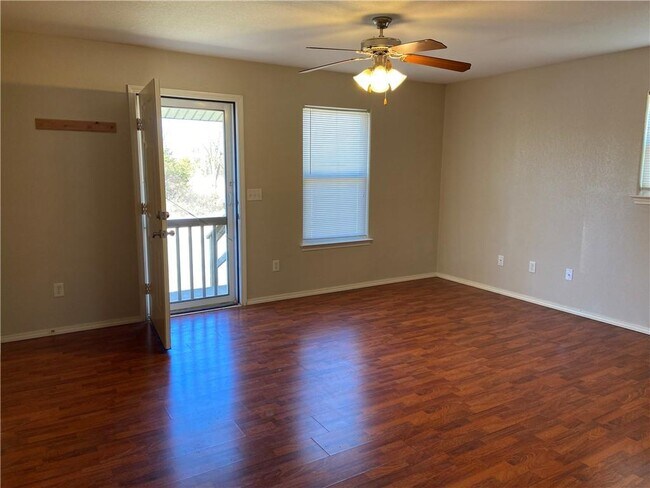 Foto del edificio - 12226 Cavewood Rd