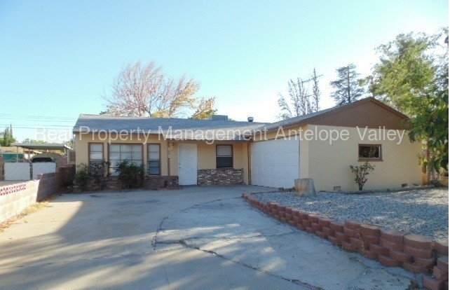Foto principal - 512 W Avenue J8