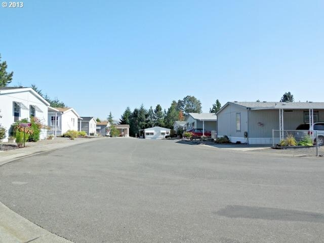 Building Photo - Twin Oaks Mobile Estate