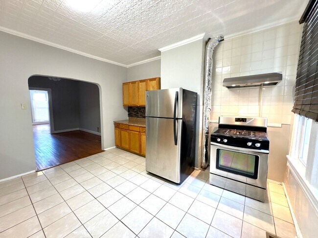 Building Photo - 2507 W Fayette St