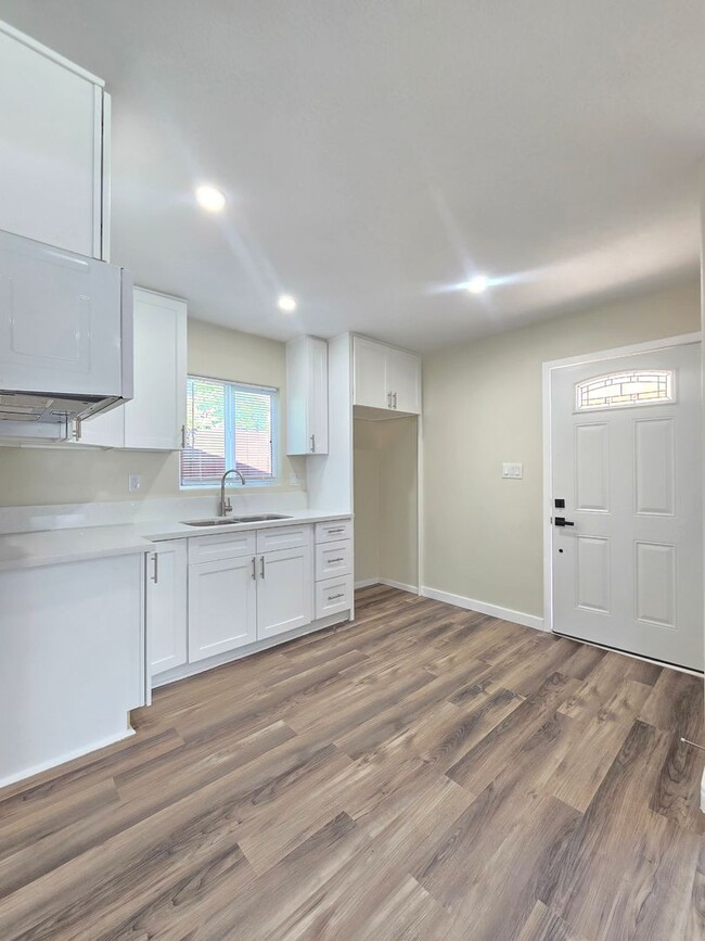 Foto del edificio - NEW 2 bedroom / 1 bathroom ADU in the city...