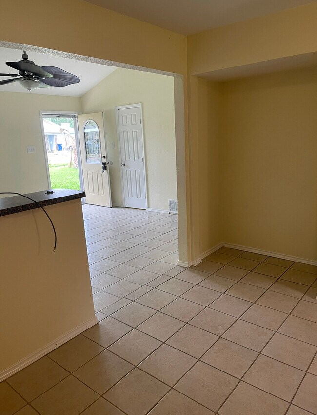 Building Photo - 616 Heathcliff Dr