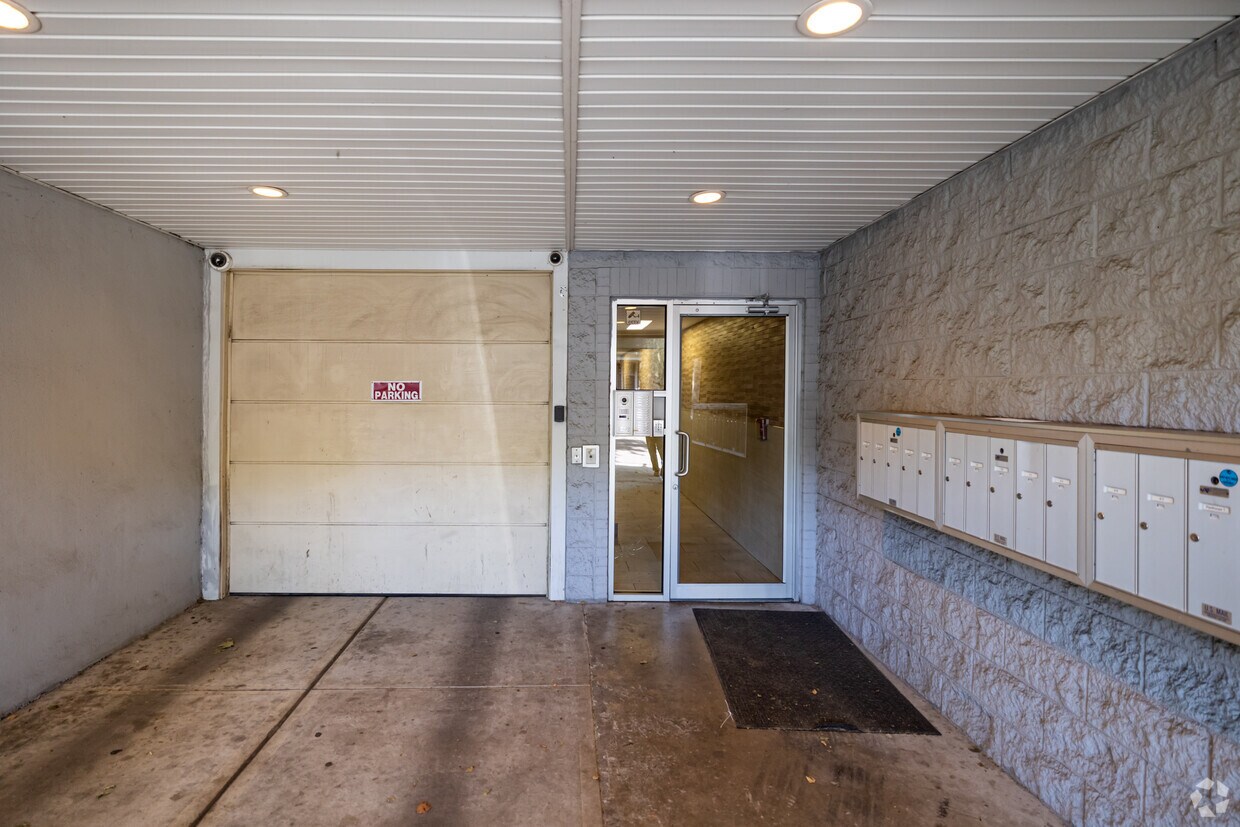 Entrance - 480 Stratford Rd