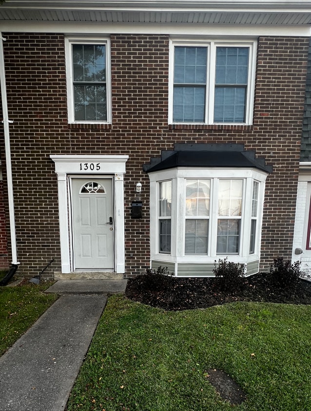 Primary Photo - 1305 White Birch Ln