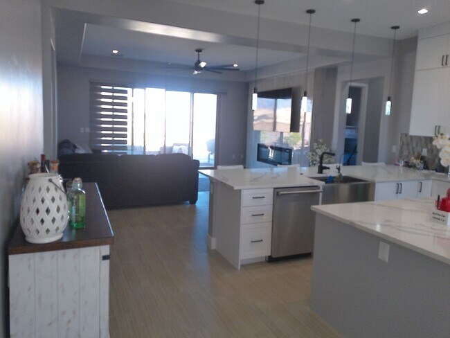 Foto del edificio - Beautiful Brand-New Home for Rent in Viewpoint Estates Winter Rental
