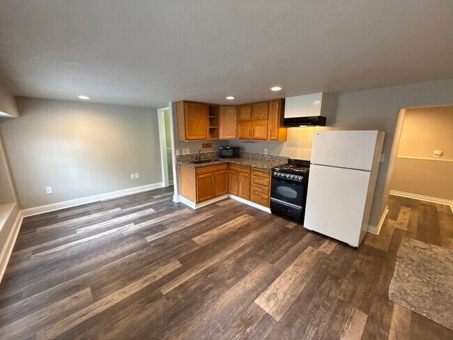 Foto del edificio - 696 Eisenhower Ct NW