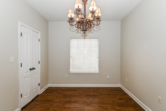 Foto del edificio - 1384 Carlton Ridge Dr