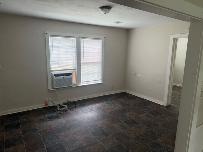 Building Photo - 3645 Lee Dr