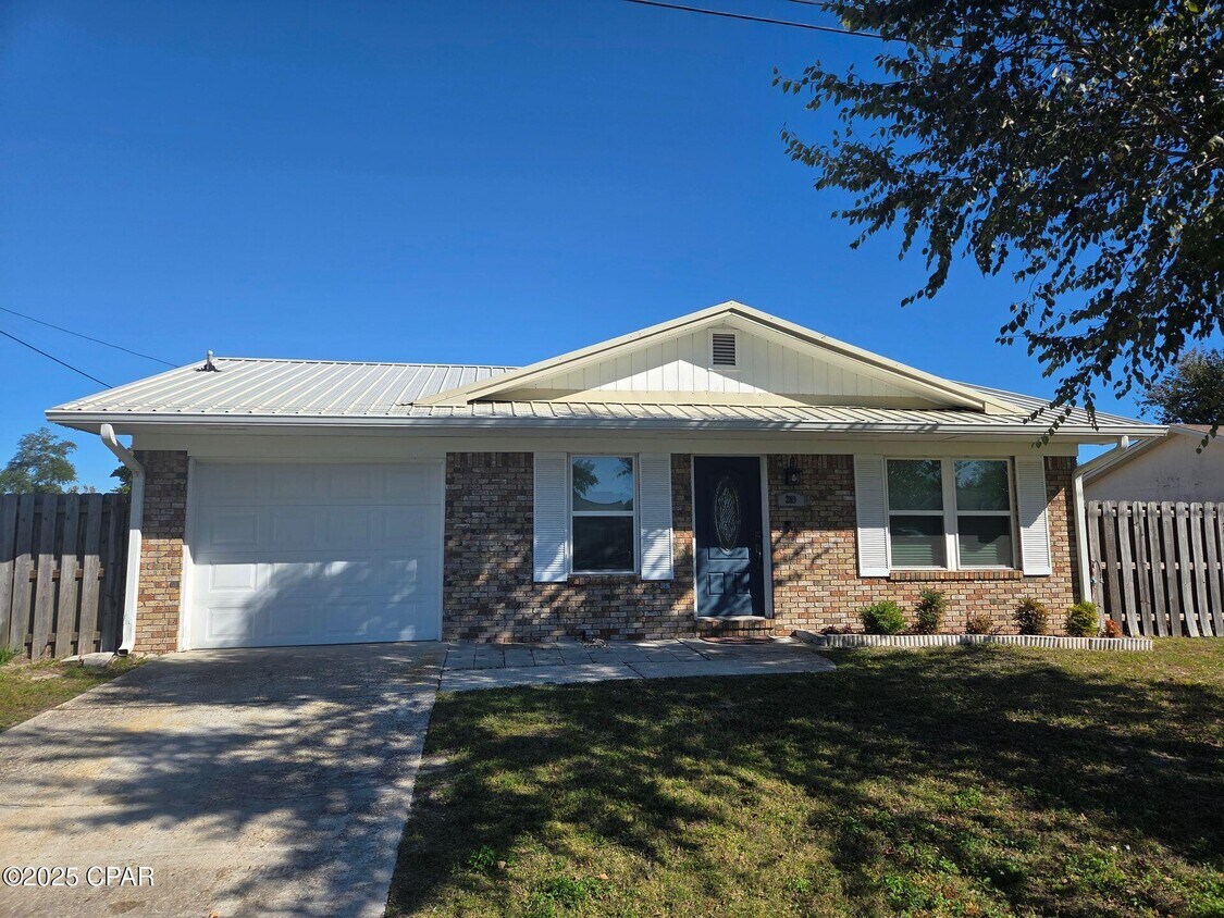 Foto principal - 209 S Maryella Ave