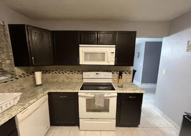 Foto del edificio - 6931 SW 6th St