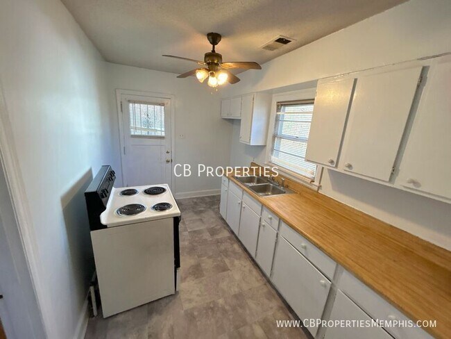 Building Photo - 1323 Victor Dr