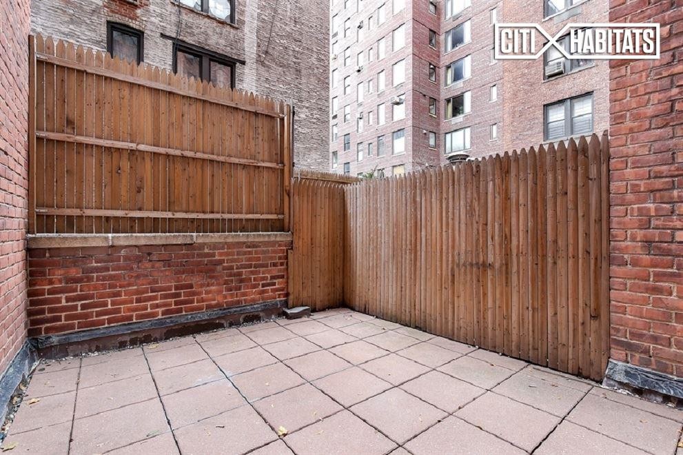 Building Photo - 320 E 58th St