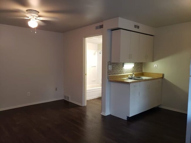 Foto del edificio - 2384 Williams Creek Rd
