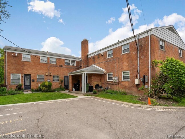 Foto del edificio - 2717 W 13 Mile Rd