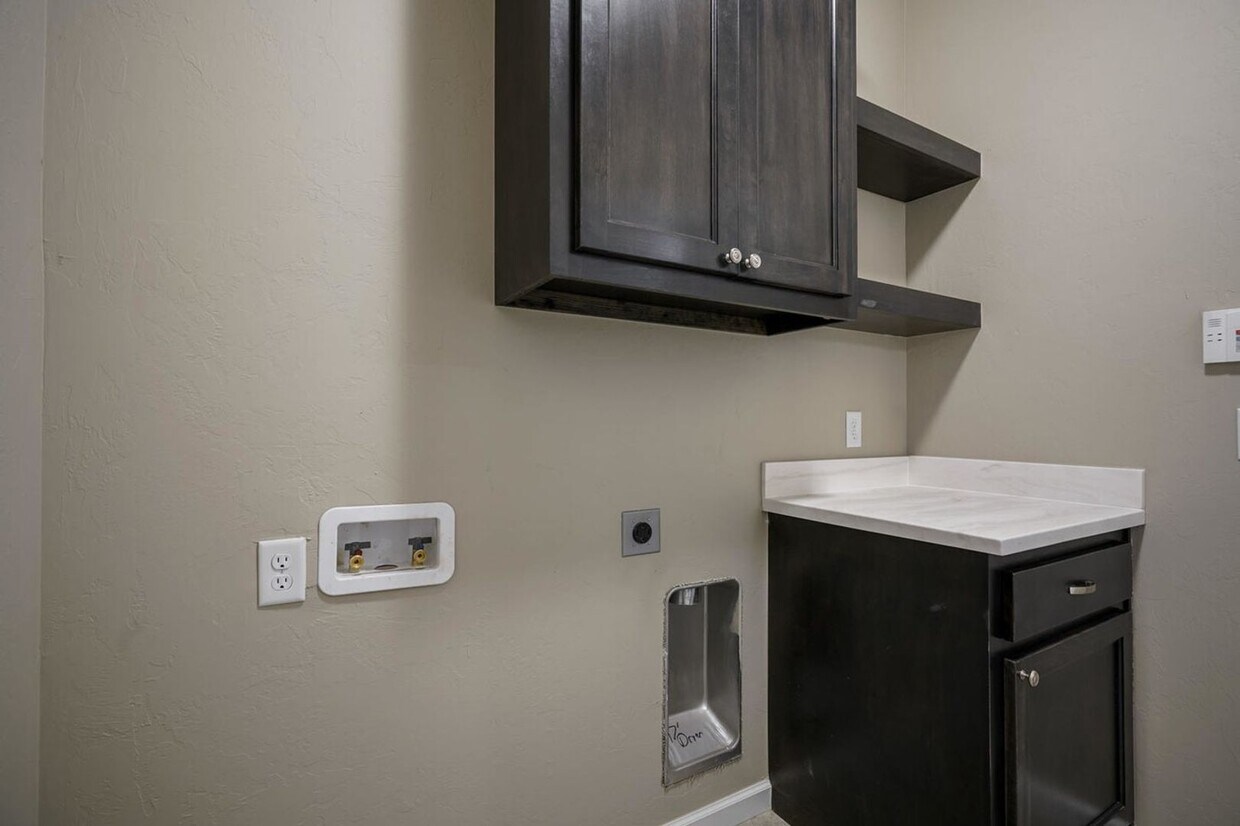 Foto principal - 1120 Garrett Farm Rd