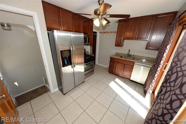 Foto del edificio - 3534 Woodland Ave