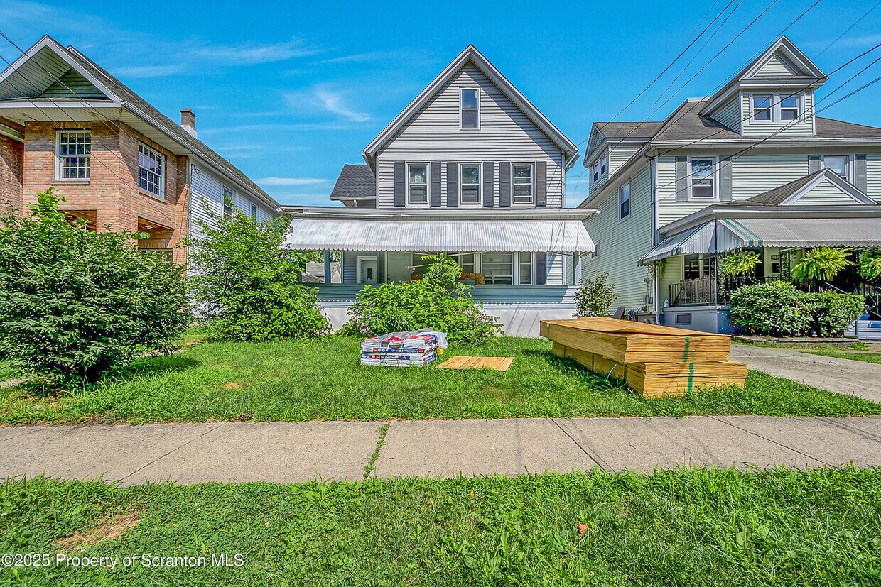 Foto principal - 2528 Boulevard Ave