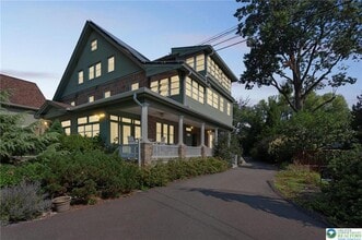 Building Photo - 313 Edgewood Dr