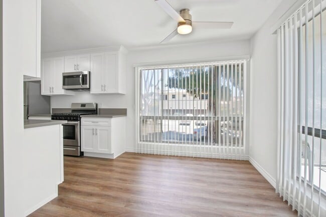 Building Photo - 918 11th St