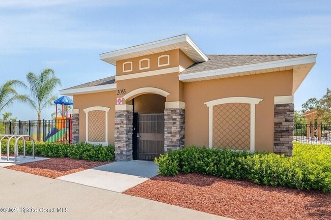 Building Photo - 1854 Capital Dr SE