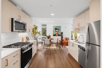 Building Photo - 218 N El Molino Ave