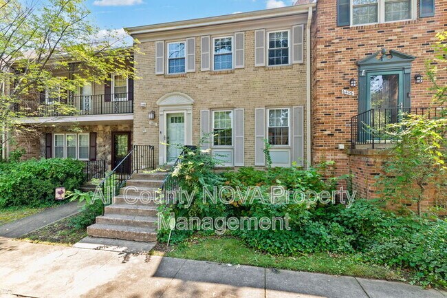 Building Photo - 6410 Seven Oaks Ct
